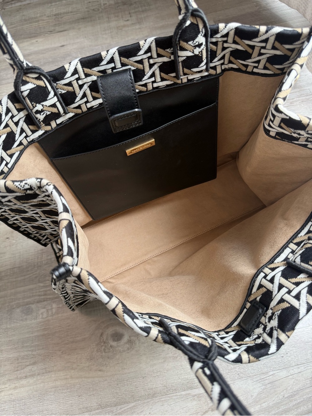 Tory Burch Ella Circular Knit Tote - Black, White and Tan - Picture 12 of 16